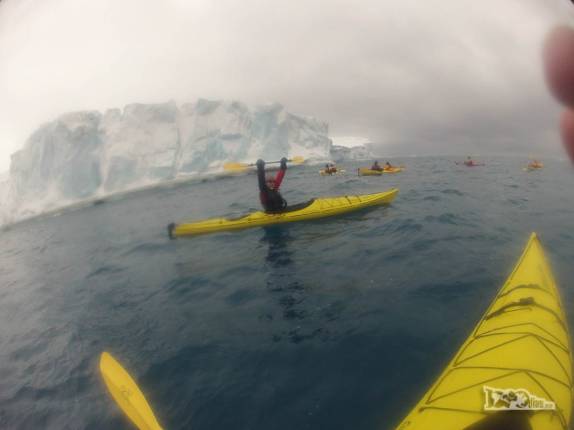 Caiaque em Brown Bluff, na Antártida